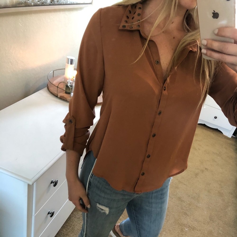 Caramel studded work blouse | quarter sleeve